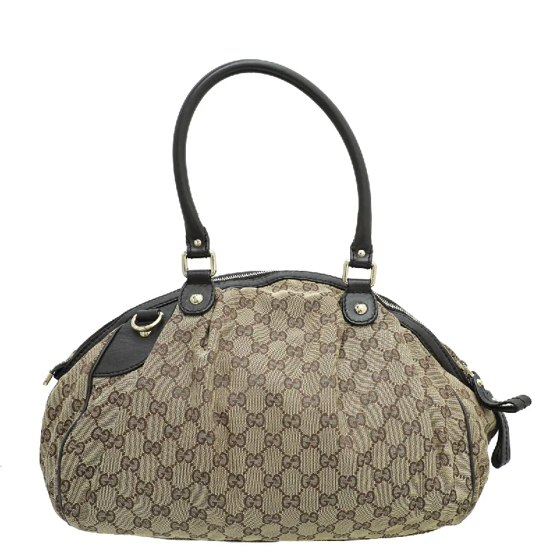 Women Gucci bags with a chain - link trim and a leather bodyGucci Bicolor Sukey Boston Medium Bag