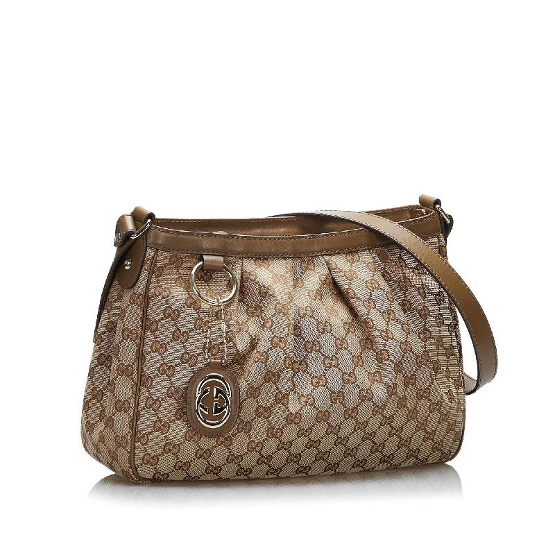 Gucci handbags for women with a patent - leather finishGucci GG Canvas Sukey Crossbody Bag (SHG-hjOHd7)