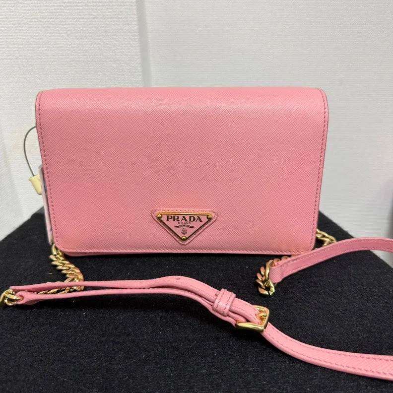 Medium - sized Prada tote bags in classic black for everyday versatilityPrada Saffiano Vitello Move Leather Wallet On Chain,Pink