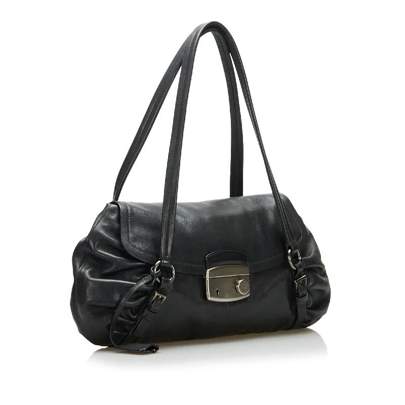 Ladies Prada Galleria bags with a detachable shoulder strapPrada Vitello Daino Easy Sound Lock Shoulder Bag ZwaqYZ