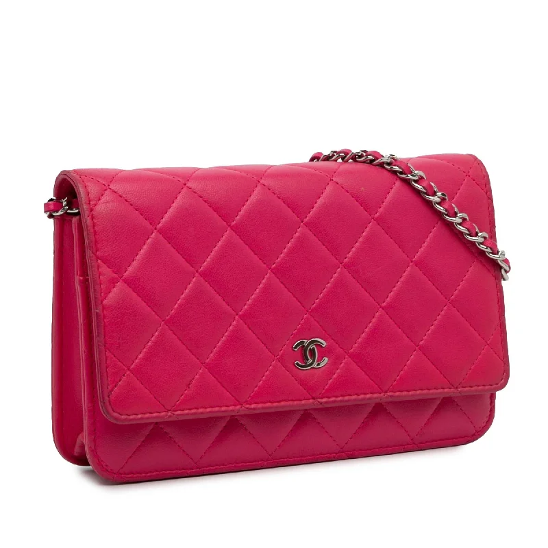 Chanel Vintage Inspired Handbag for Retro LoversChanel Classic Lambskin Wallet on Chain (Dokr1S)