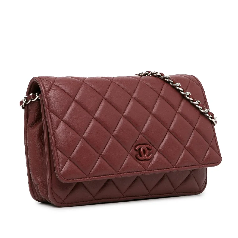 Chanel Classic Flap Bag for Evening PartyChanel Classic Lambskin Wallet on Chain (nYZQLp)