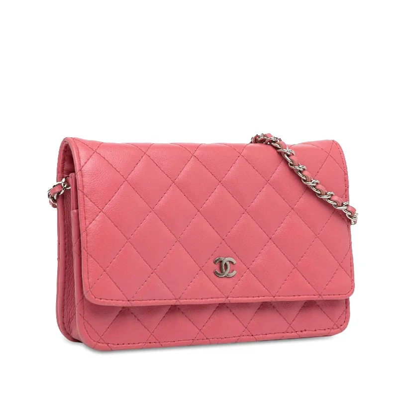 Chanel Quilted Leather Shoulder Bag for FashionistasChanel Classic Lambskin Wallet on Chain (oopfuU)