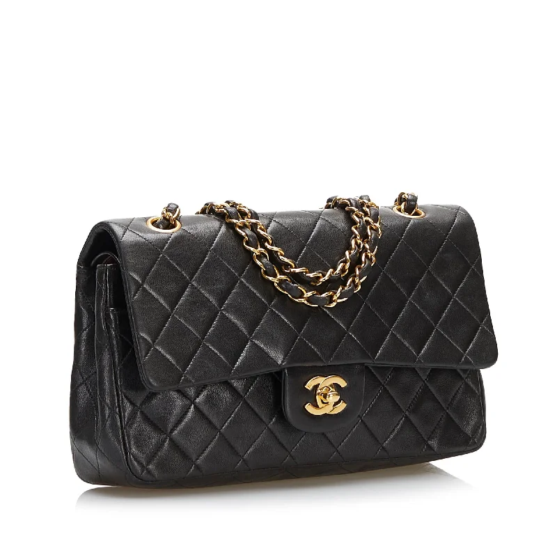 Chanel Chain Strap Handbag for Everyday UseChanel Classic Medium Lambskin Double Flap Bag (XJGYcz)