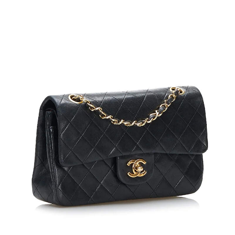 Chanel Lightweight Handbag for Daily ErrandsChanel Classic Small Lambskin Double Flap (oElNPm)