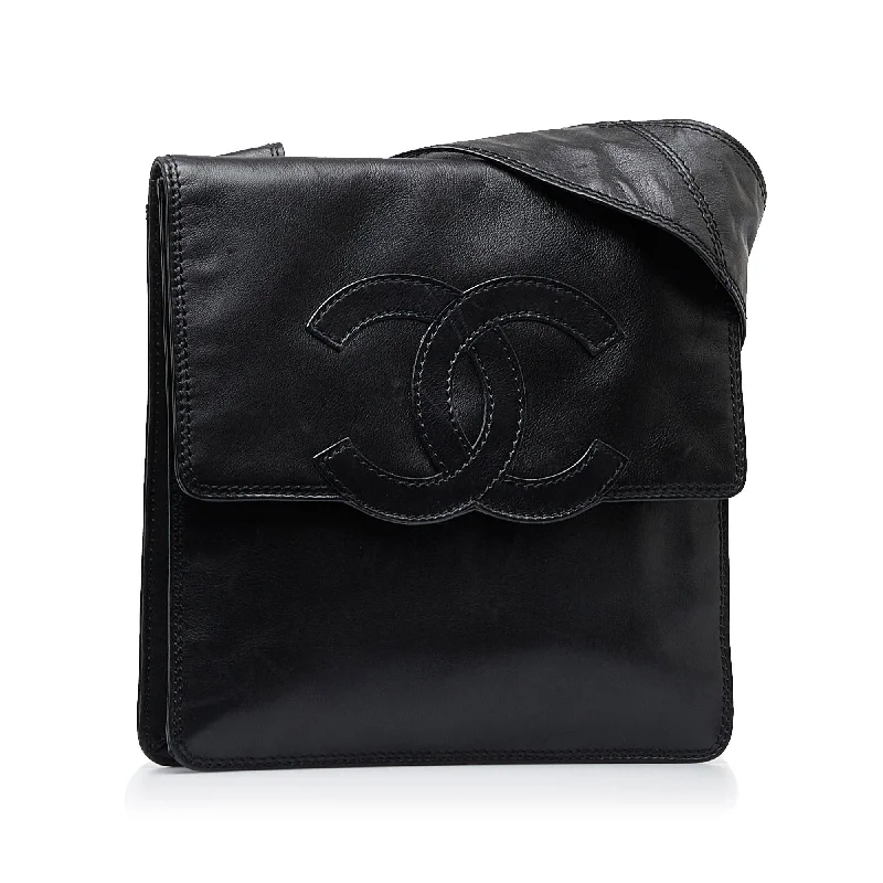 Chanel Quilted Leather Shoulder Bag for FashionistasChanel Coco Mark Leather Crossbody (jgnkfL)