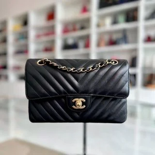 Chanel New Arrival Handbag with Gold HardwareSmall Classic Flap Lambskin 23cm Chevron Black GHW No 27