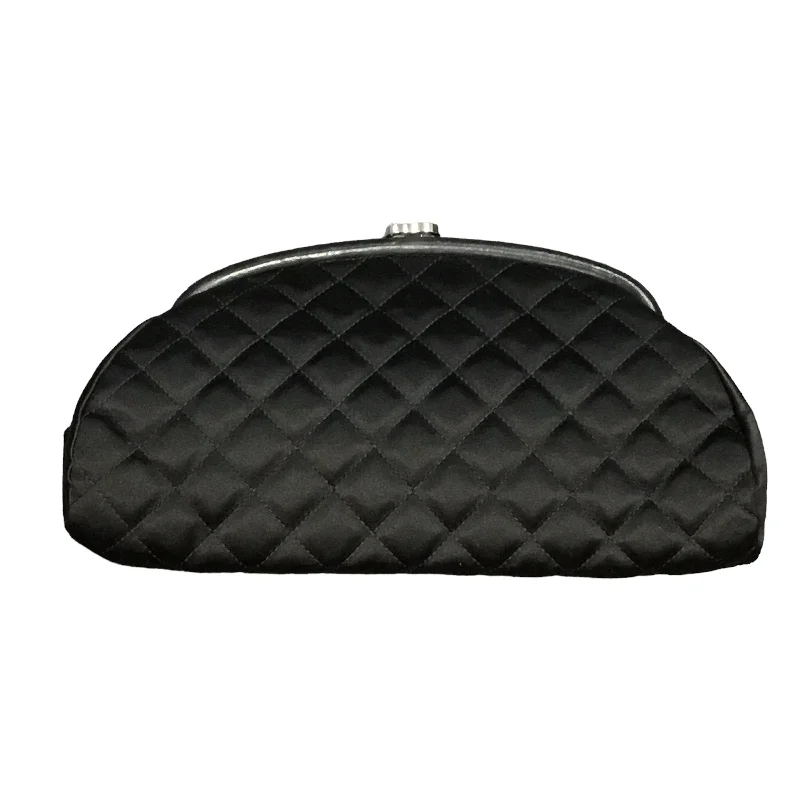 Chanel Handbag with Adjustable Strap for ComfortClutch Luxury Designer By Chanel  Size: Medium