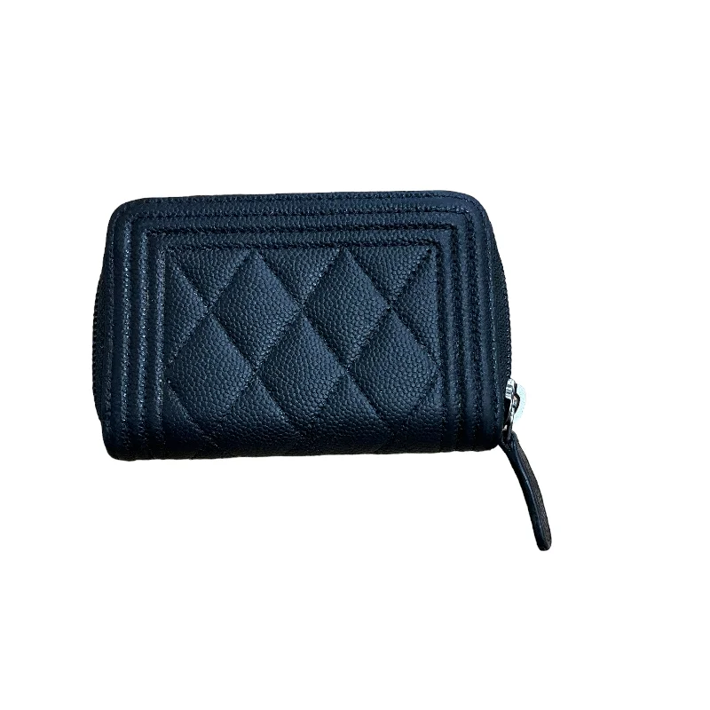 Chanel Handbag with Adjustable Strap for ComfortCoin Purse Luxury Designer By Chanel  Size: Small