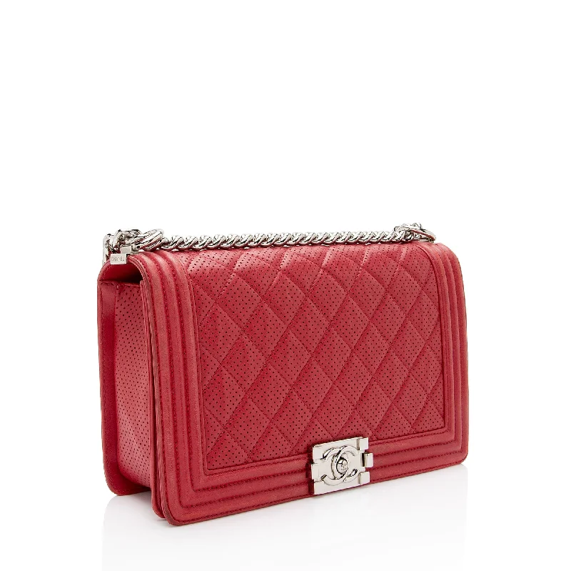 Chanel All - Match Handbag for Versatile StylingChanel Perforated Lambskin New Medium Boy Bag (LqYEA9)