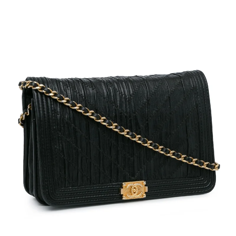 Chanel Designer Handbag with Unique DesignChanel Pleated Crumpled Chevron Le Boy Wallet On Chain (QUHsjg)