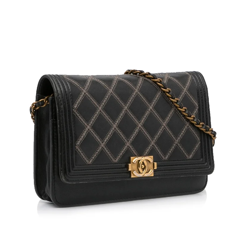 Chanel Luxury Handbag for High - End EventsChanel Quilted Boy Wallet On Chain (RWI8Tu)