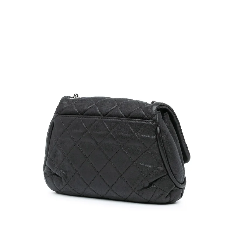 Chanel All - Match Handbag for Versatile StylingChanel Quilted Calfskin Curvy Flap (7XhJvX)